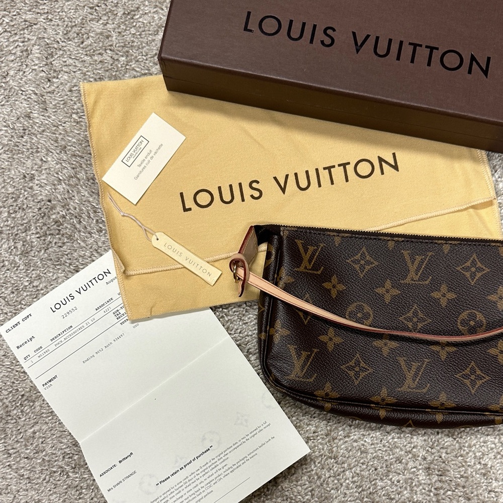 Louis Vuitton 21 cm Pochette Accessoires